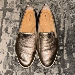 Birdies The Swift in gold.